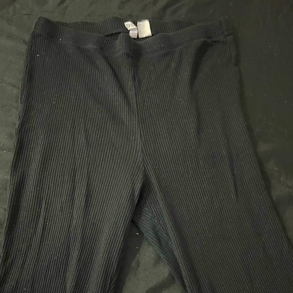 Black flared and ribbed leggings